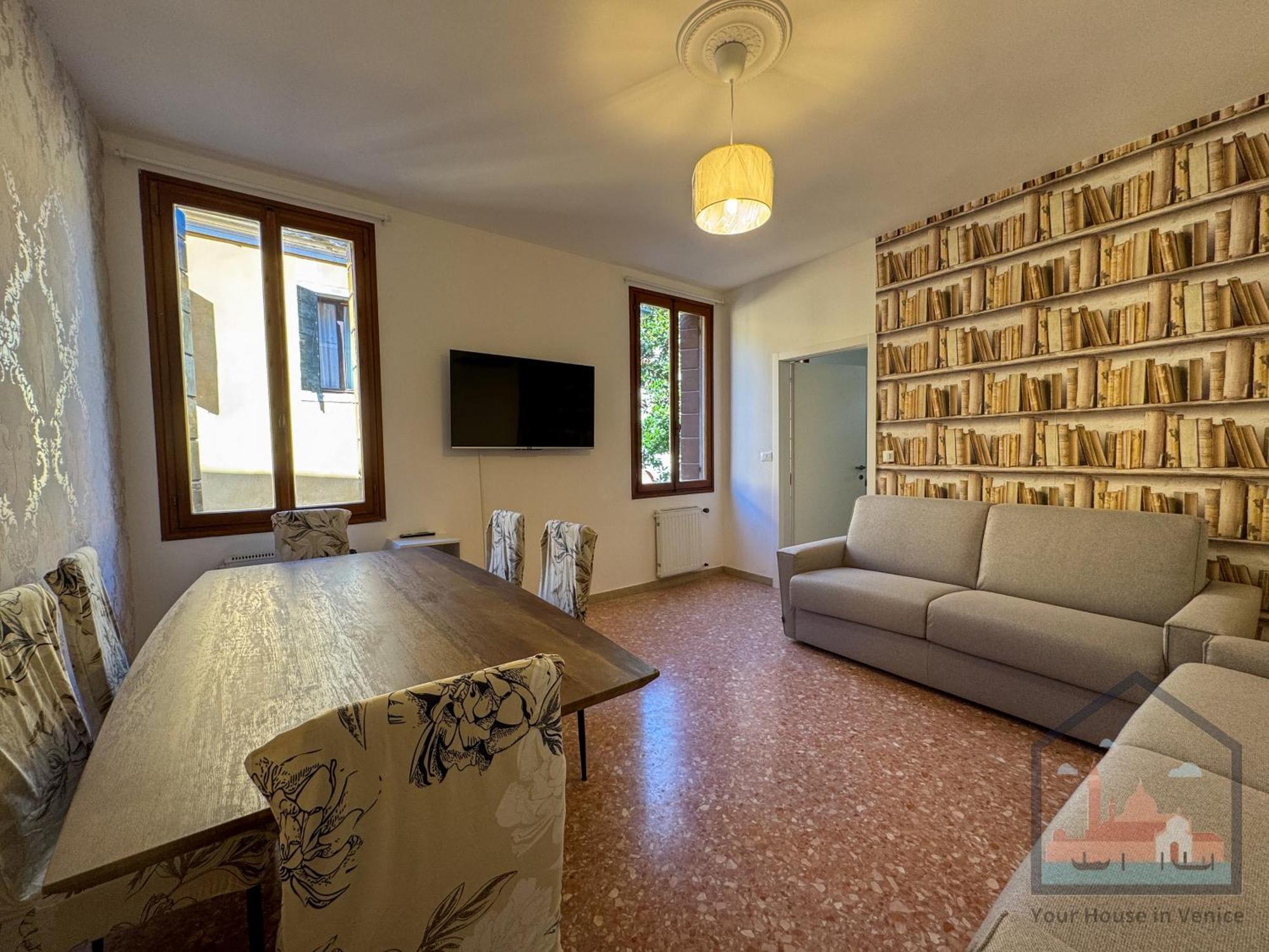 Accademia With Gym In Center Apartment *